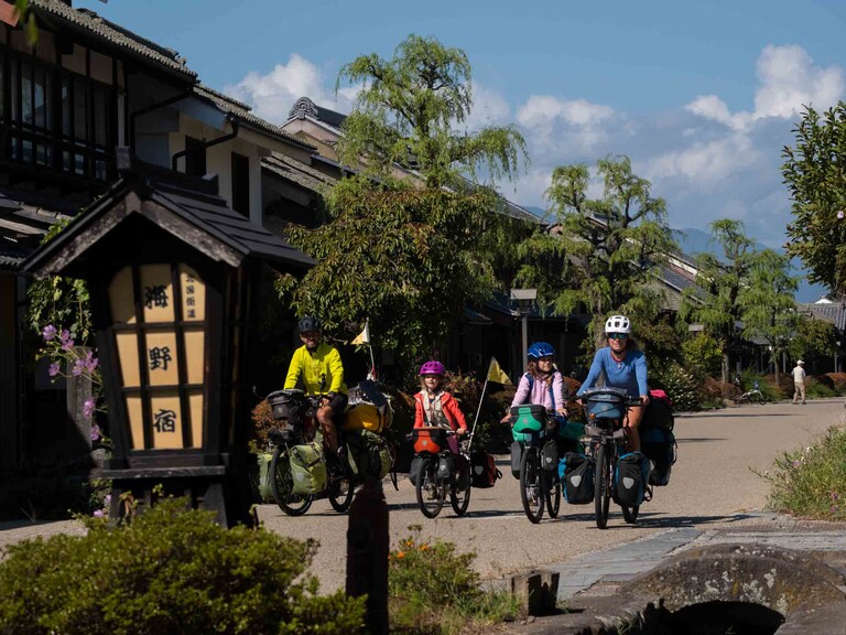 スイスの冒険ファミリー、日本周遊自転車の旅! image