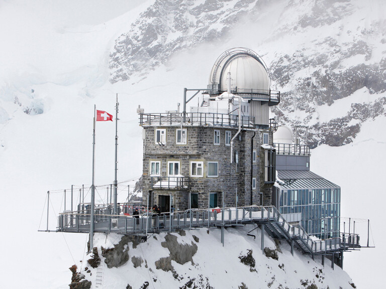 The Sphinx Observatory at the Jungfraujoch Institute, which “supports climate and environmental research around the world” from the text of the article. Photo: © Jungfrau railway