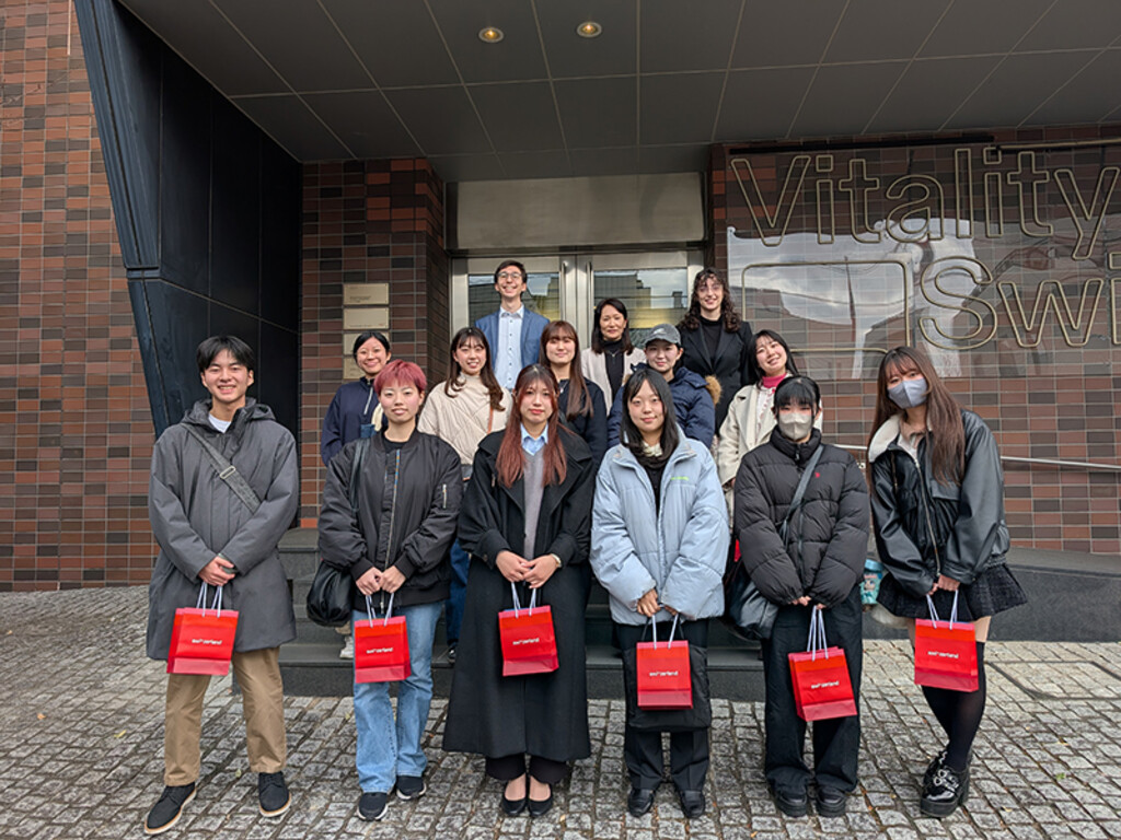 神田外語大学の学生がスイス大使館を訪問 image