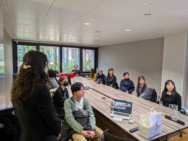 神田外語大学の学生がスイス大使館を訪問 image