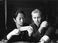 チューリッヒにて 1965年頃、Copyright and courtesy of the Shizuko Yoshikawa and Josef Müller-Brockmann Foundation