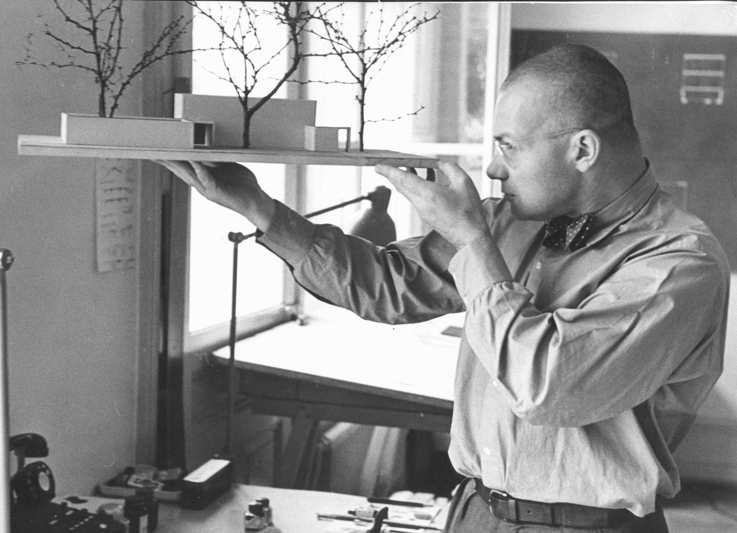 Max Bill with the model of the Swiss Pavilion of the Venice Biennale (1948)	Ernst Scheidegger, max bill / pro litteris