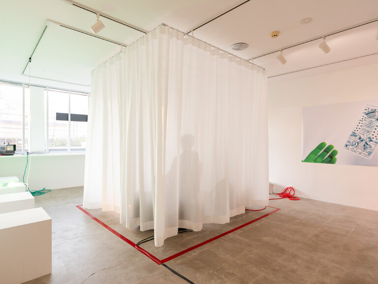 中島りか 《塔のセラピー》 2021 「I tower over my dead body.」より Photo: 竹久直樹
